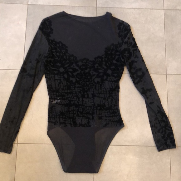 Ritmo di Perla One Piece Nylon Bodysuit with Raised Velvety Floral Design - Picture 12 of 16